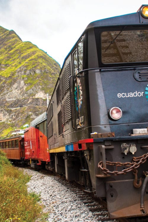 Ecuador Tren Crucero locomotive Contours Travel